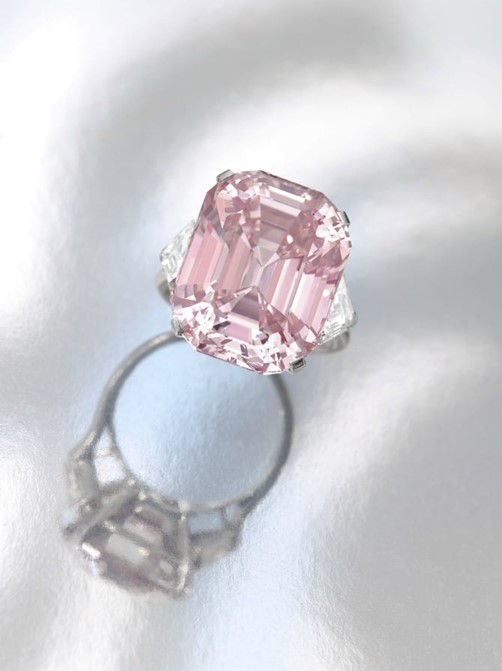 Rúžový smaragdovo brúsený diamant od spoločnosti Graff 